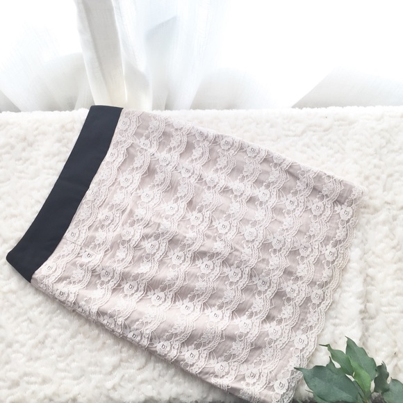 H&M tiered lace skirt size 2 - Picture 4 of 7